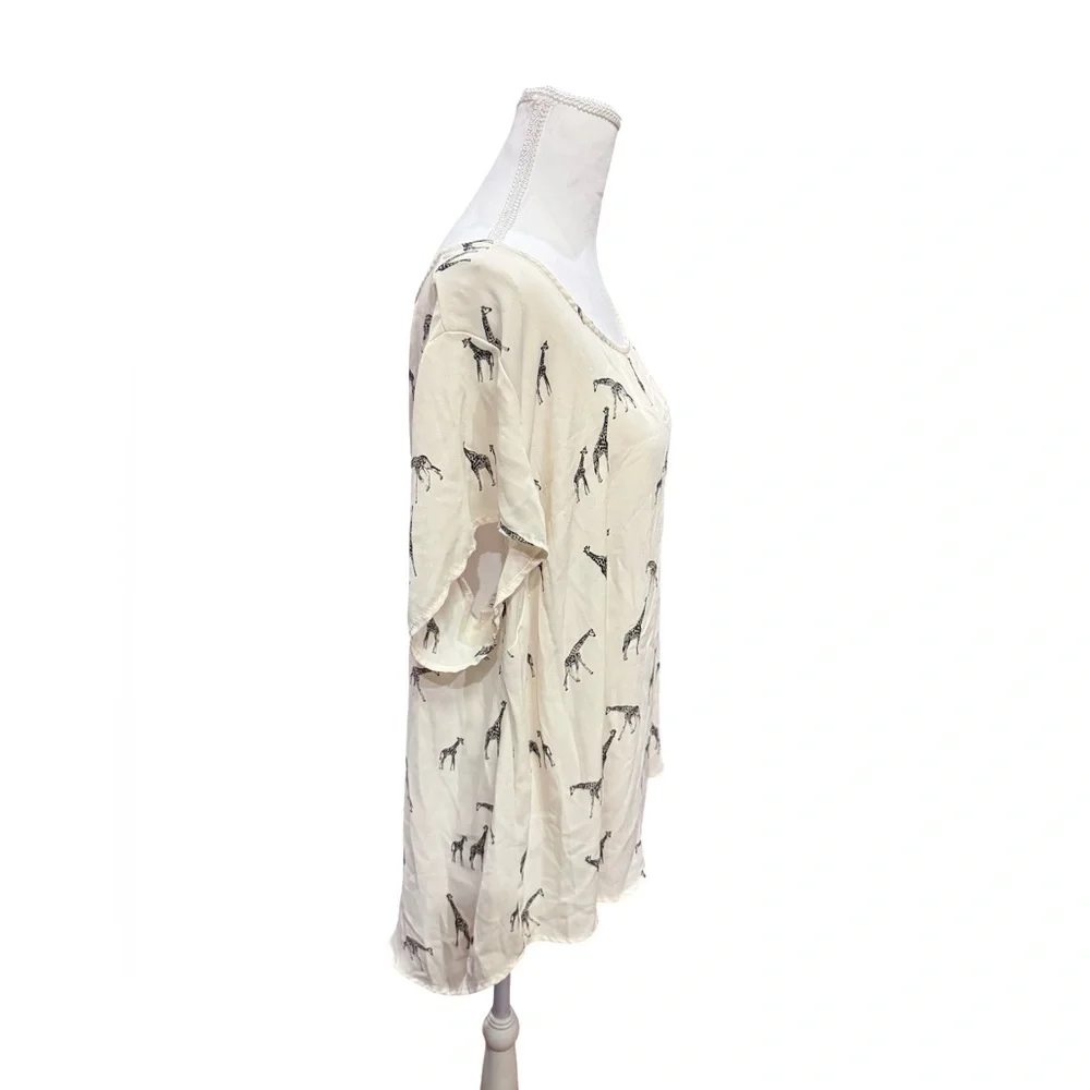 Torrid White Giraffe Print Blouse 2X Safari Animal Print Pocket Semi Sheer Top - Picture 4 of 10